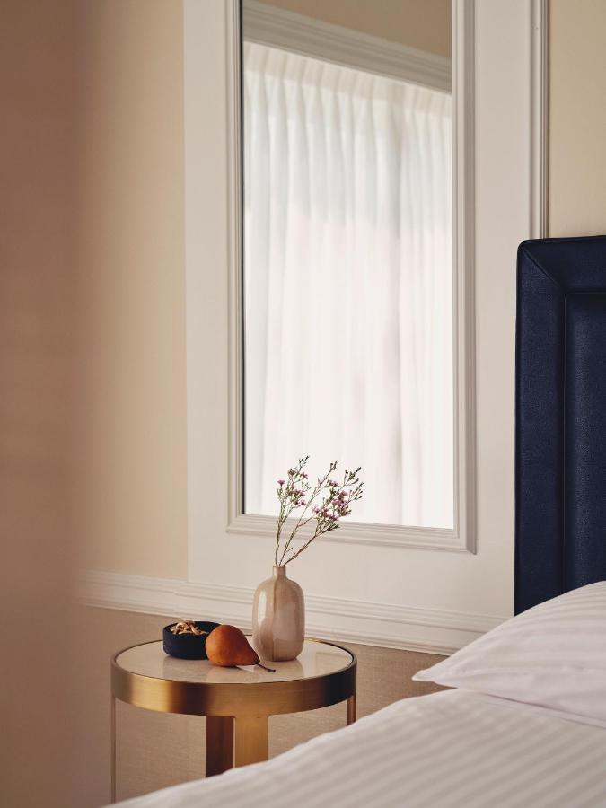 Superior Zimmer mit Kingsize-Bett und Stadtblick