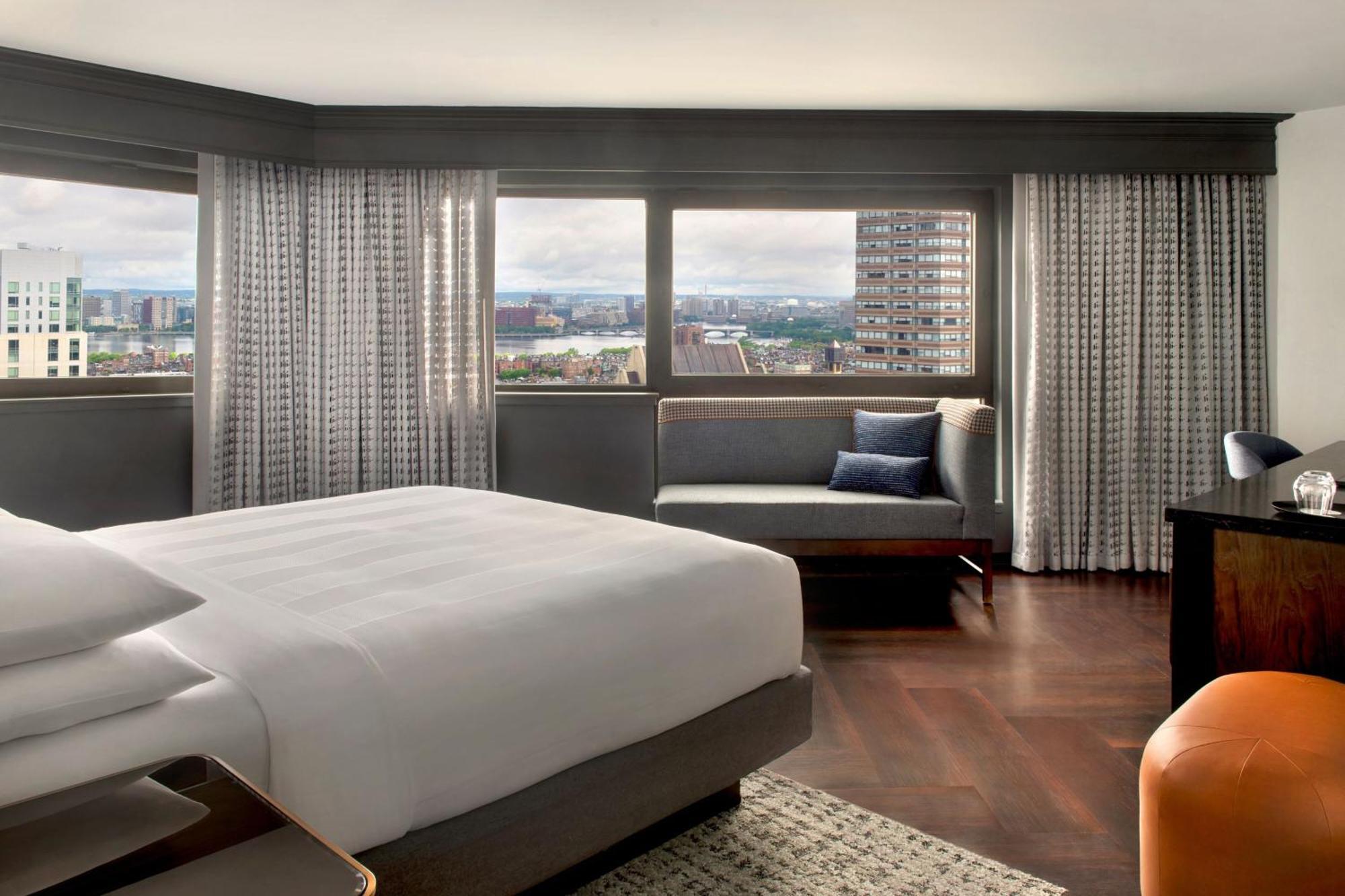 Corner King Room