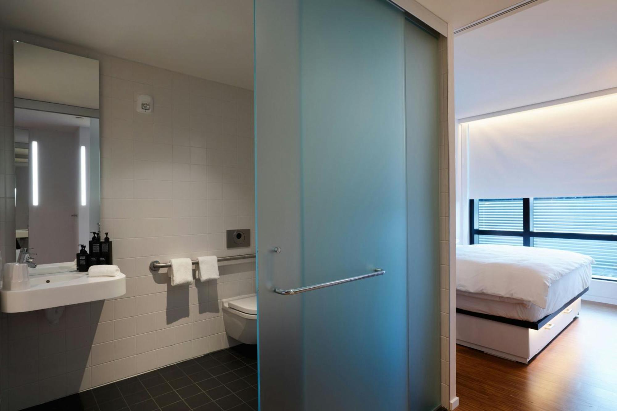 Rolstoeltoegankelijke Kamer met Kingsize Bed