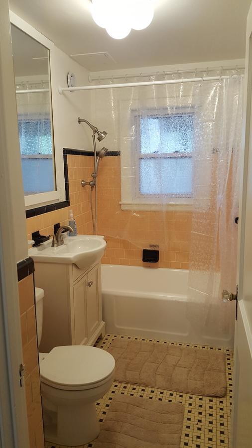 Queen Room with Shared Bathroom,635018253:JPEG