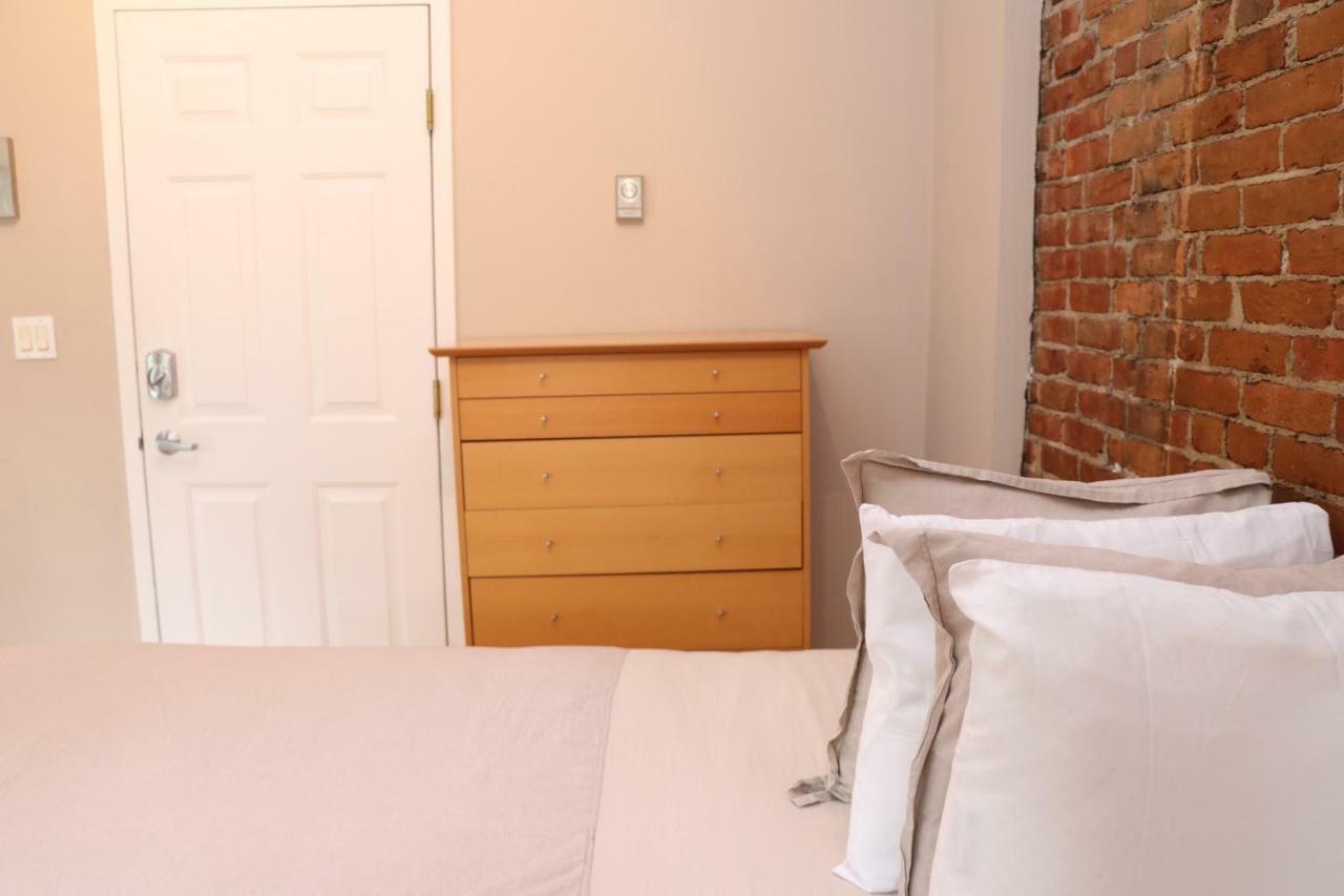 One-Bedroom Apartment,868446581:JPEG