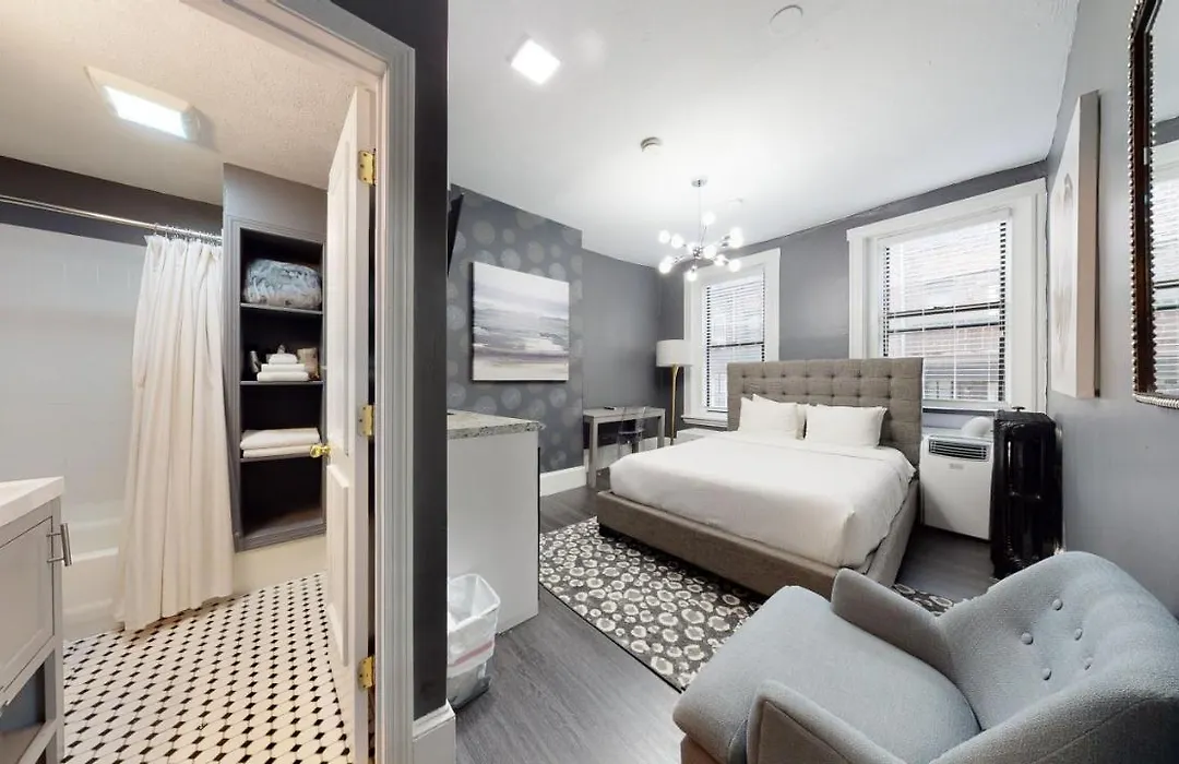 5-23 Perfect Downtown Studio For Two!-1