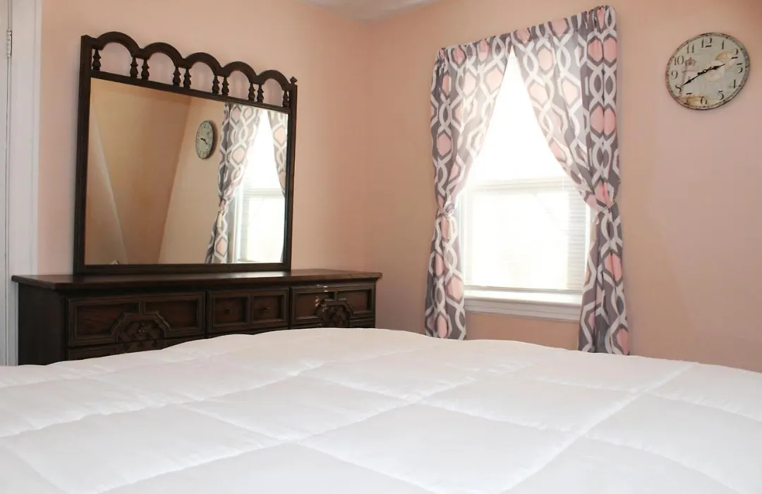 The Naughton Guest House-Close To Boston-1