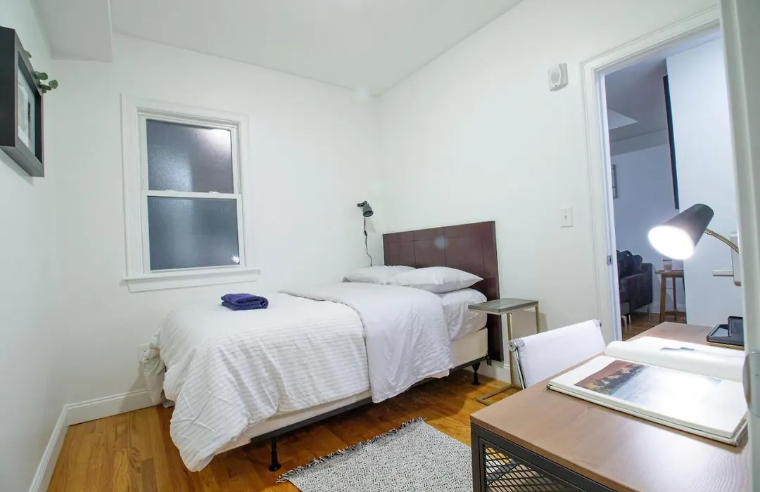 3Bd 1,5Bth Spacious Apt In Mission Hill-1
