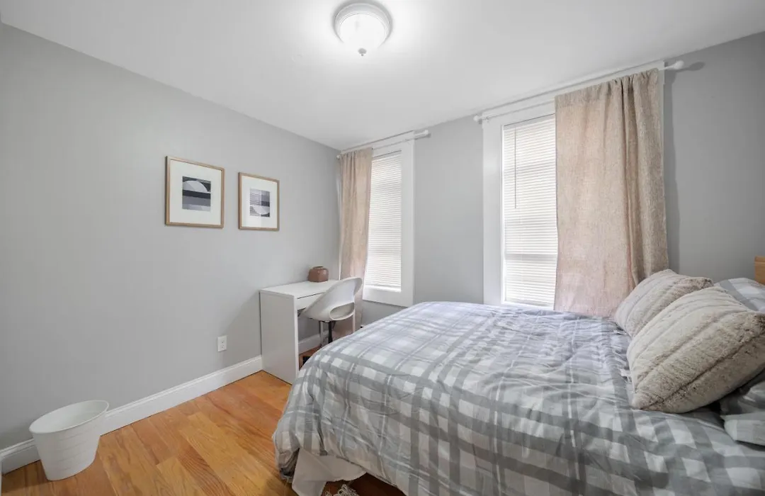 Easy Commute South Boston 4Br 1Bh Apt-1