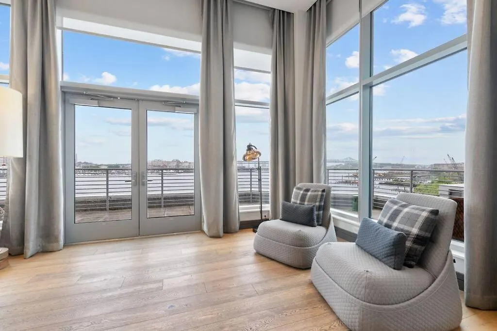 Cozy And Beautiful 1Br Ocean View With Balcony-1