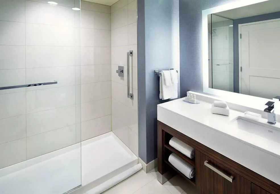 Luxury Water Front 2Bd/2Ba-1