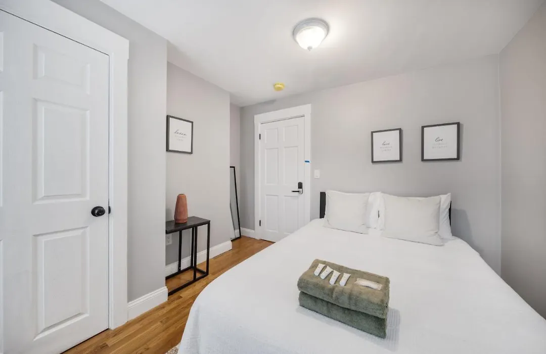 4Br1Bth South Boston Apt Perfect For Commutes-1