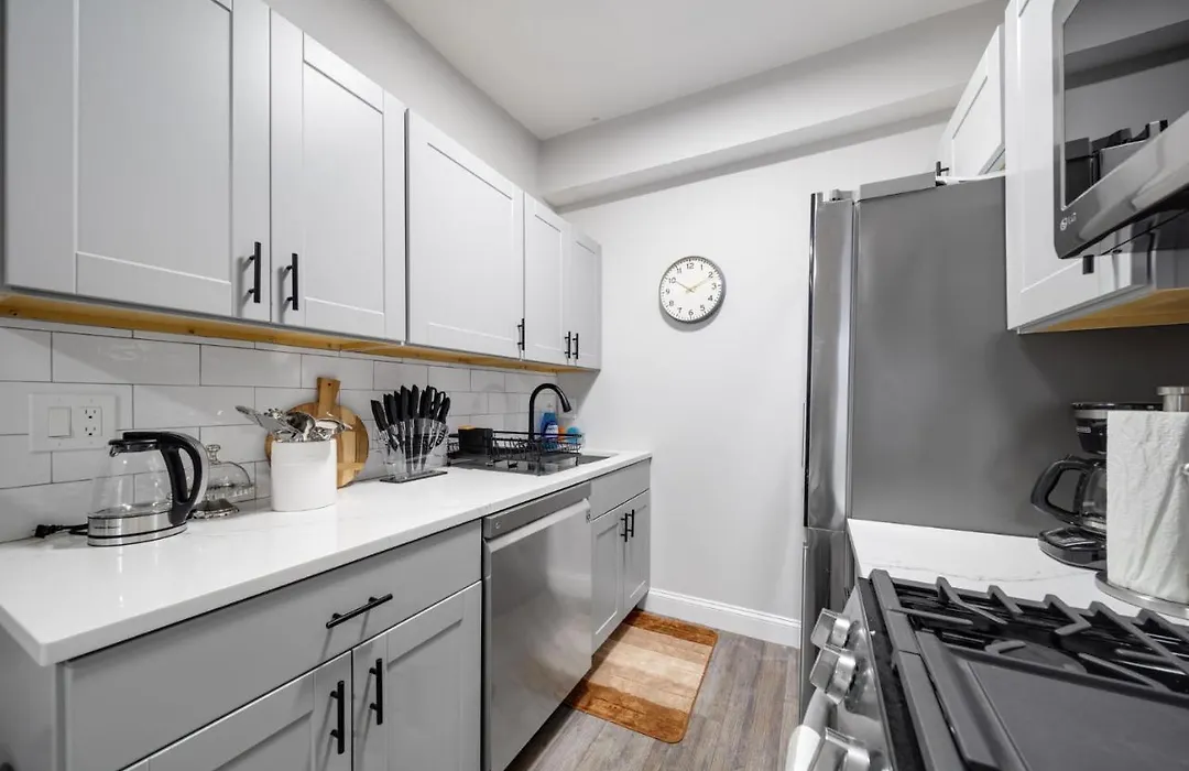 4Br 1Bh Apt In South Boston Near Old Harbor Beach Private Rooms-1