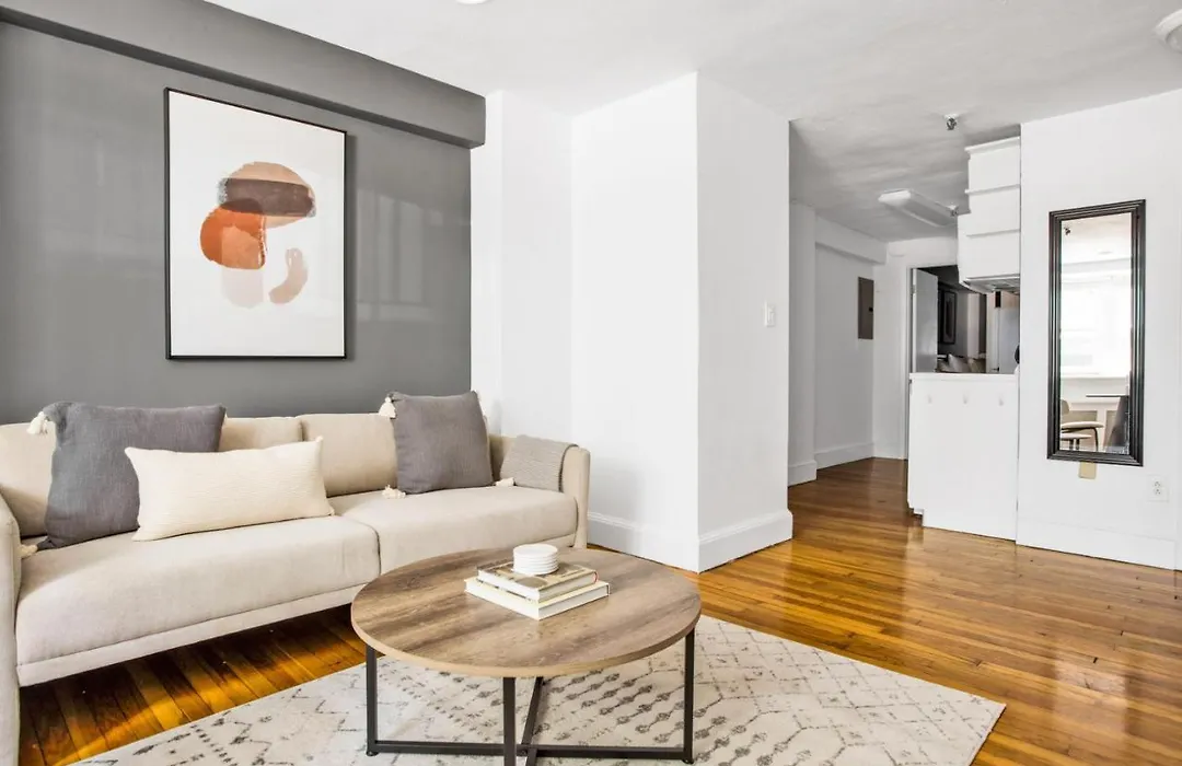 Symphony 1Br Next Door To Laundromat Bos-670-1