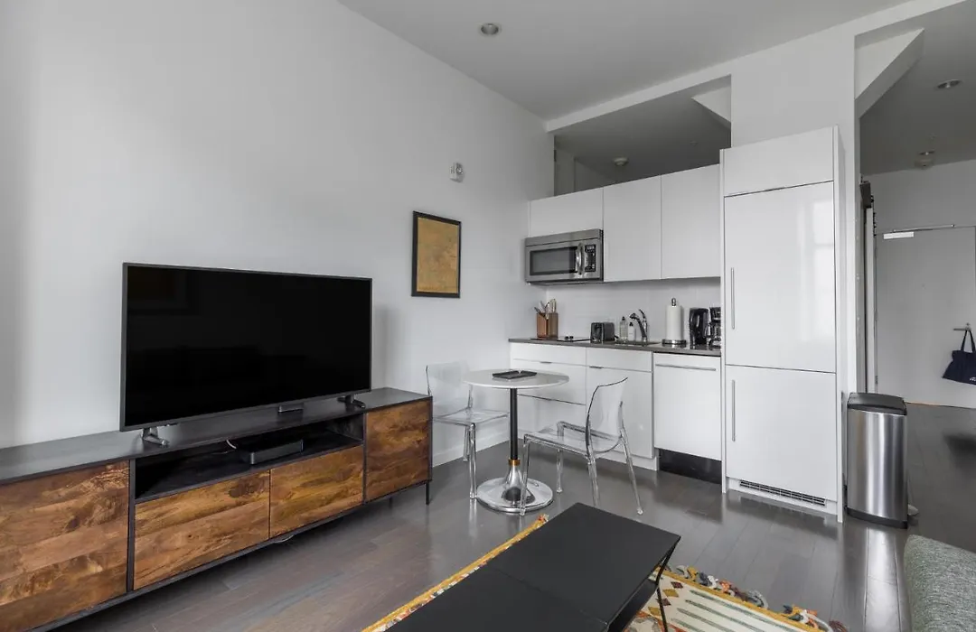 Sleek Downtown Studio W Gym Near Parks Transit-1
