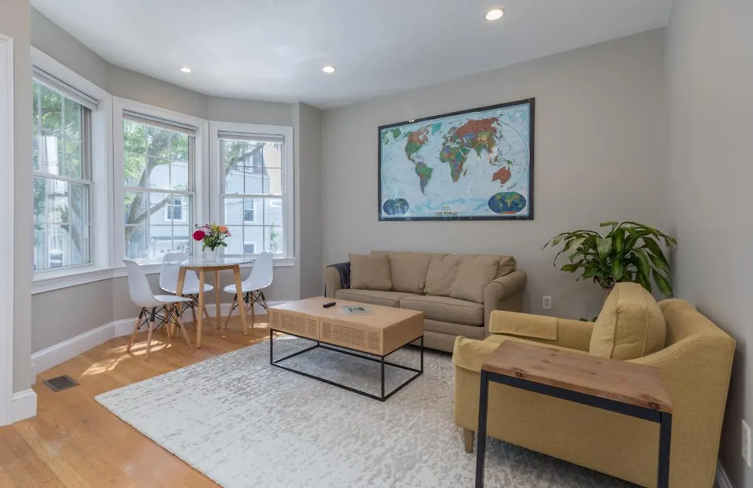 Sunny Convenient Home W/ Private Patio! Easy Walk To Everything!-1