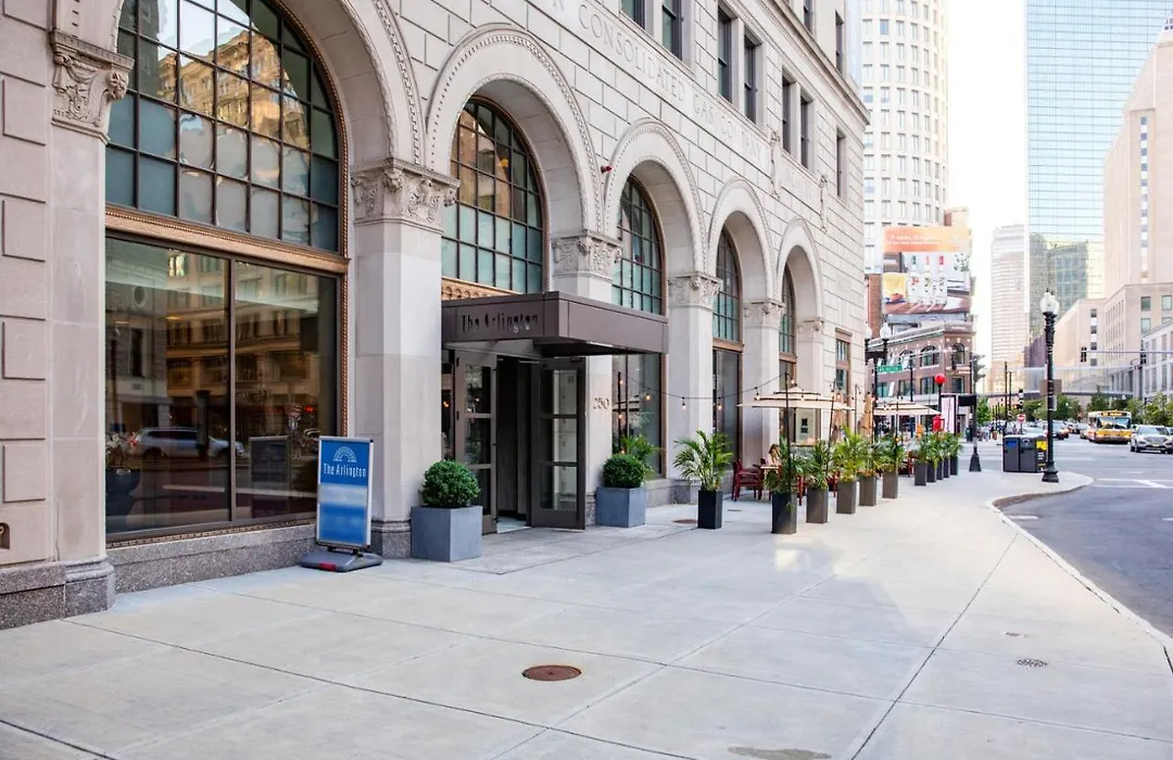 Back Bay 1Br W Basketball 2 Blocks To T Bos-941-1
