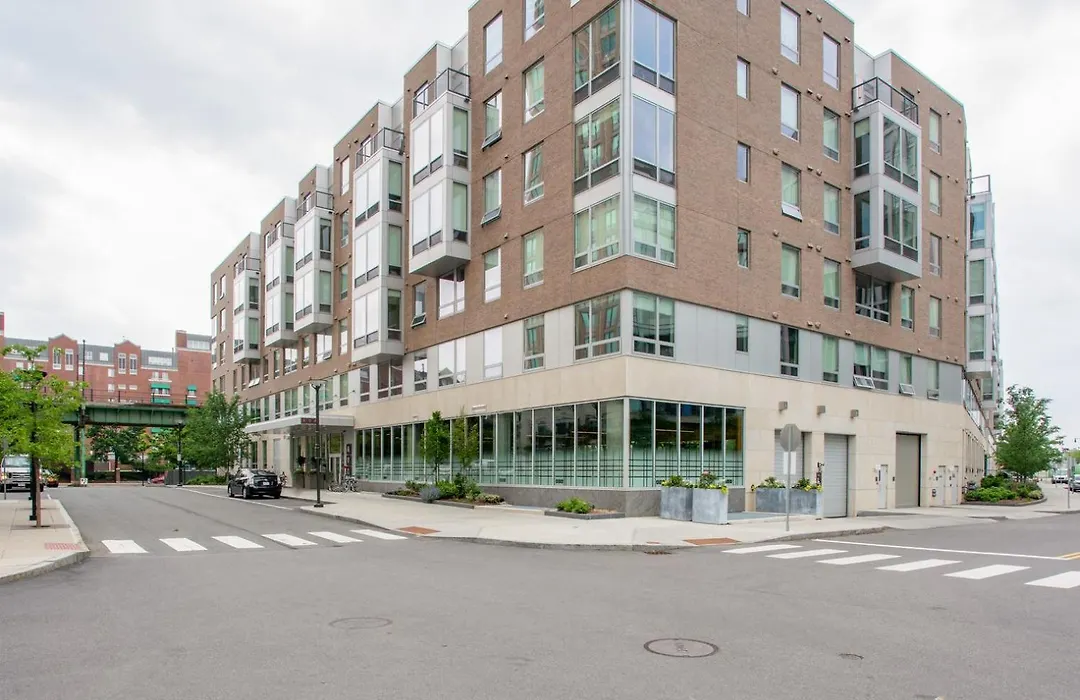 East Cambridge 2Br W Gym Wd Nr Green Line Bos-876-1