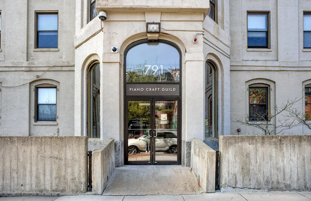 S End Loft W Pool Art Gallery Steps To T Bos-358-1