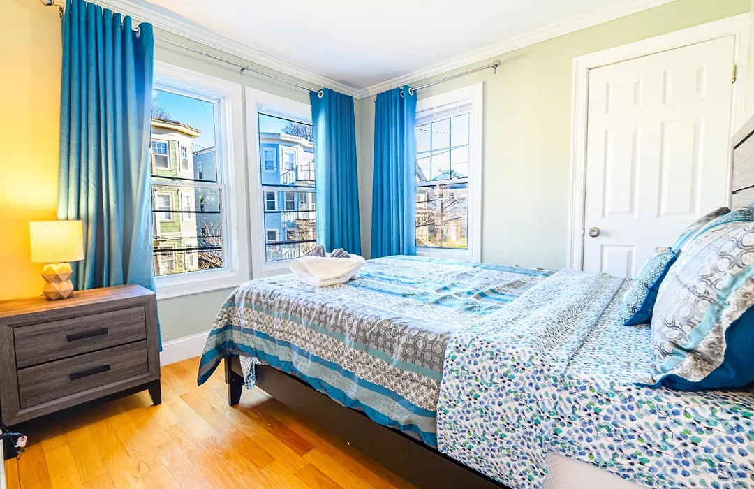 Renovated 4Br3Ba Escape - Near Public Transportation-1