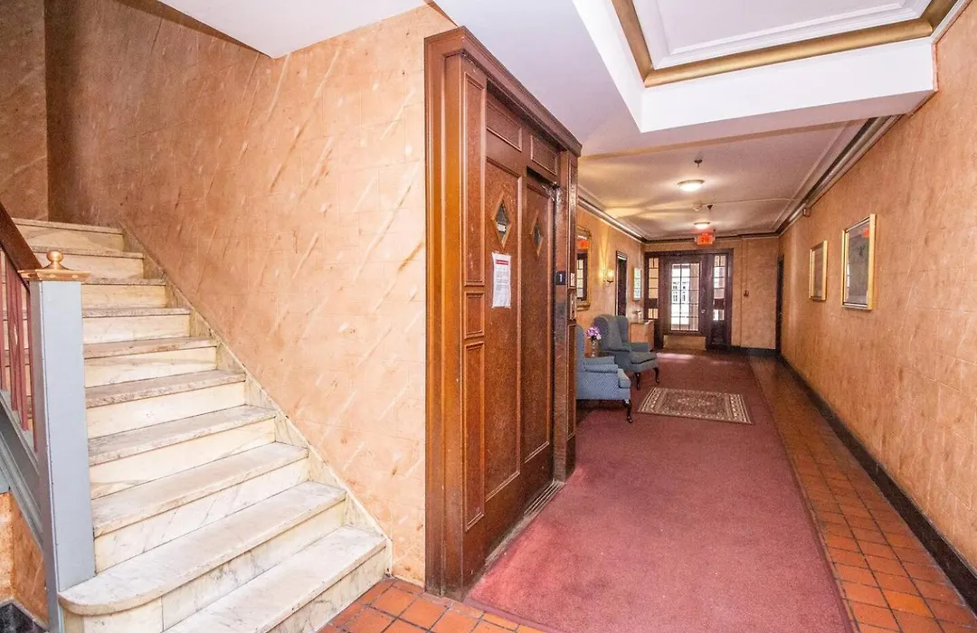 Sun-Filled Unit, Elevator, Pool, Boston College-1