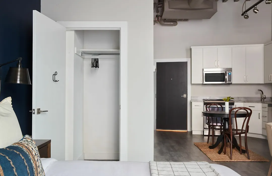 Sunny Studio In Downtown Crossing By Sonder-1
