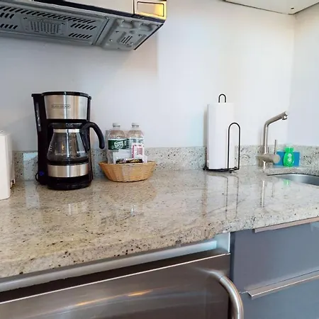 Stylish Downtown Studio In The Southend, C.Ave #43-3