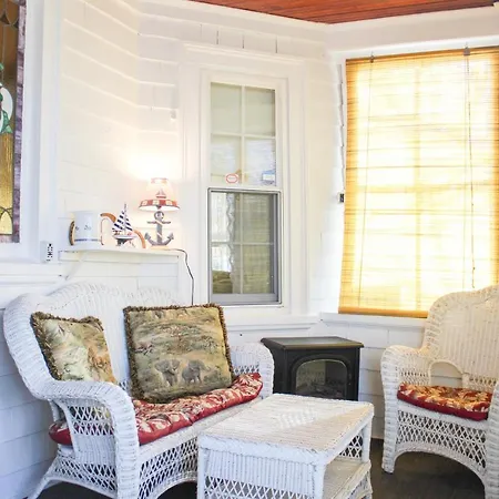 The Naughton Guest House-Close To Boston-2