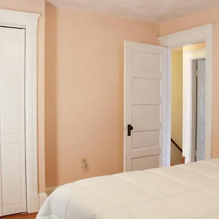 The Naughton Guest House-Close To Boston-2