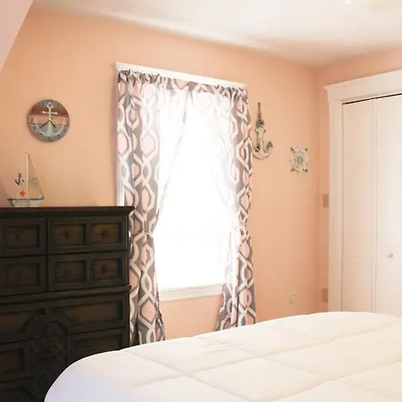 The Naughton Guest House-Close To Boston-3