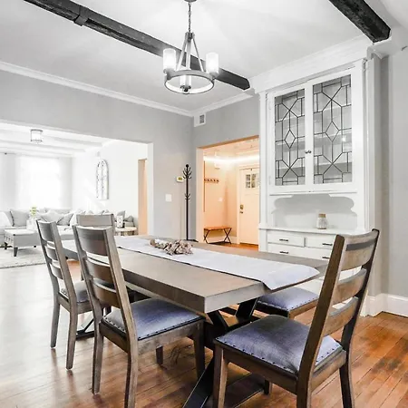 Cozy 4Br 2Bh Apt In Near Bu-2