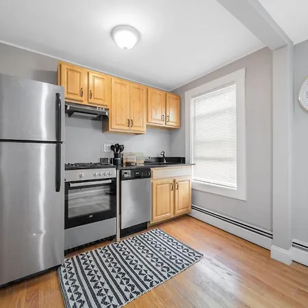 Cozy Bedroom In Convenient Downtown Location-3