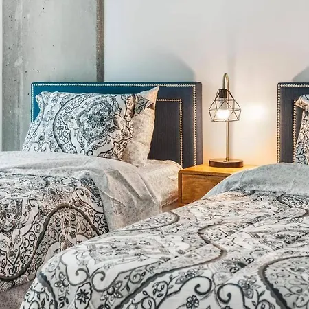 Luxurious 2-Bed 2-Bath Apartment In Fenway Heart-2
