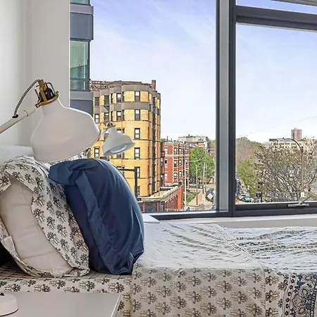 Stunning Apartment In Fenway-2