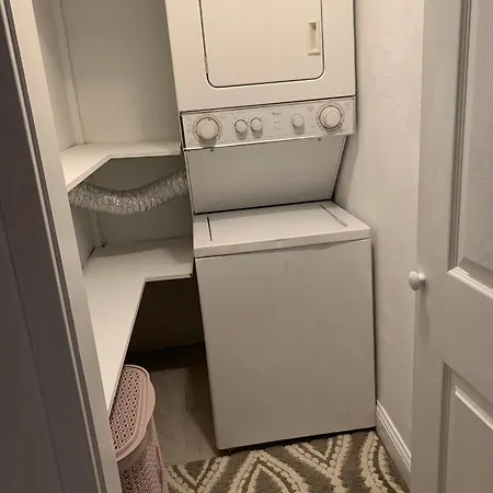 Comfy And Chic Boston Apartment! Free Parking-2