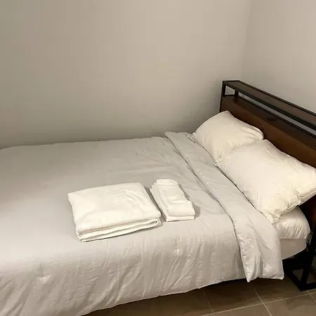 Lovely Two Bedroom Condo In South Boston-3