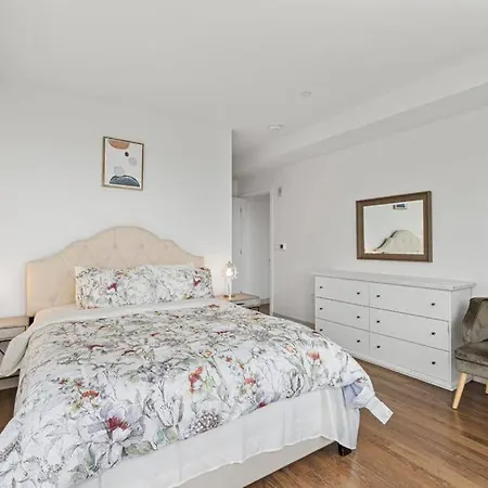 Outstanding Luxury 2Br 2Ba Apartment-3