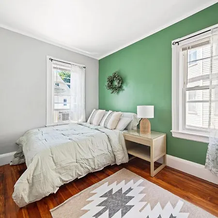 Cozy Up In 5Br Apt Near Charming Oak Square-2