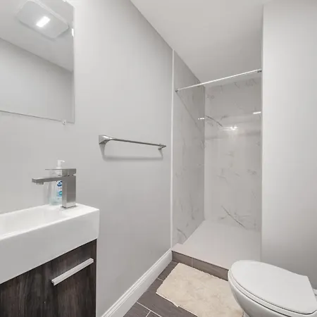 4Br1Bth South Boston Apt Perfect For Commutes-2