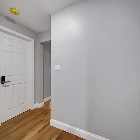 4Br1Bth South Boston Apt Perfect For Commutes-3