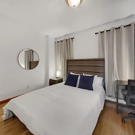 Simply Furnished 3Br1Bth In The South End-3