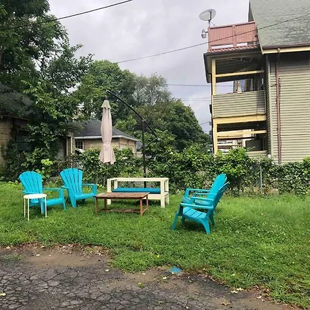 Private & Quiet One Bedroom Studio Basement-2