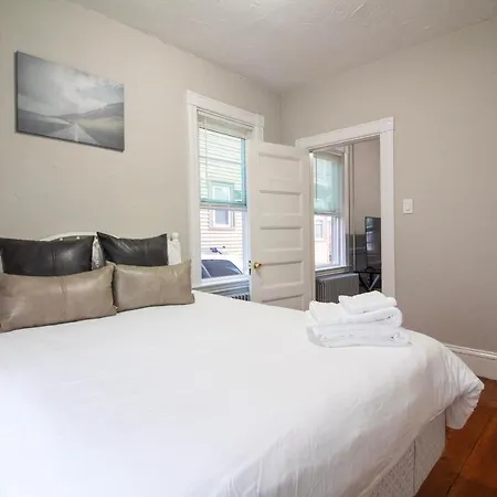 2 Bedroom Condo Close To Boston And Cambridge With Free Parkings-2