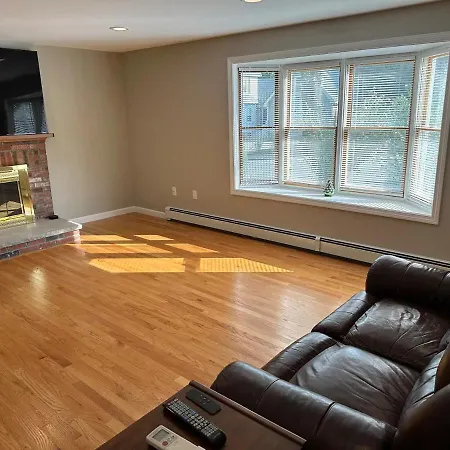 Room In Single Family House - Suburban Neighborhood In Boston-2