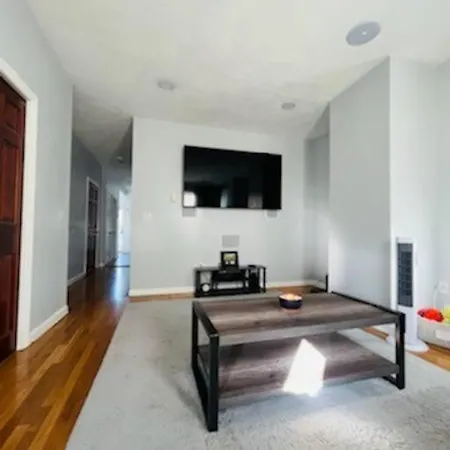 Newly Renovated -2 Bedroom Condo-3