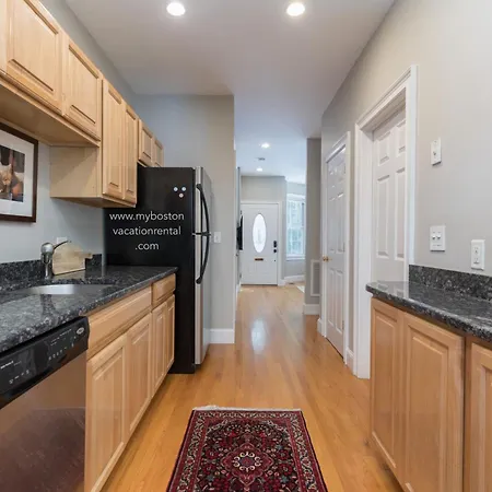Sunny Convenient Home W/ Private Patio! Easy Walk To Everything!-3