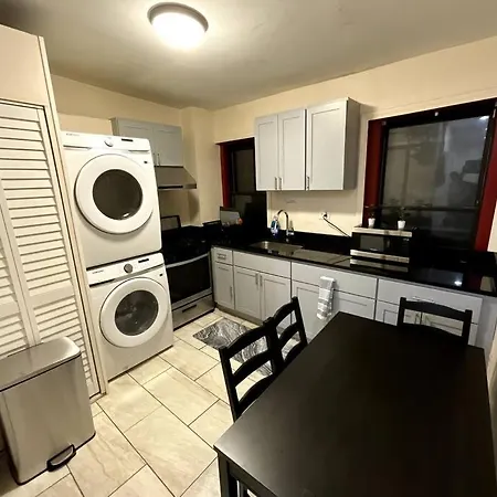 Furnished 3-Bed 1-Bath Private Apt In South End-2