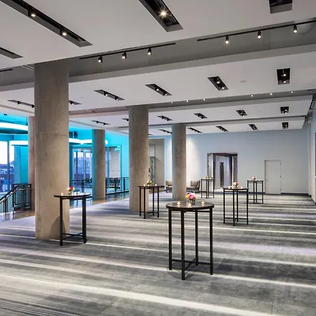 Aloft By Marriott Boston Seaport District-3
