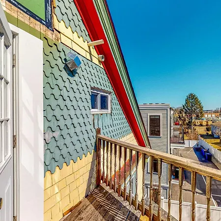 3Br Victorian Getaway With Loft, Near The Bay-3