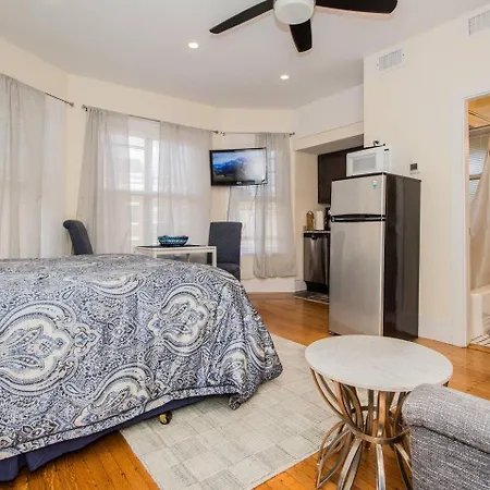 Renovated, Sunny, Spacious Studio In Boston-3