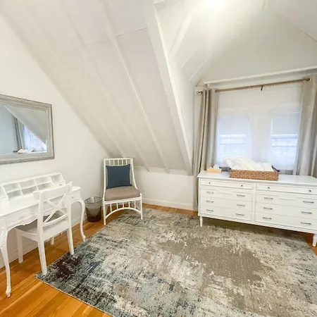 Modern, Newly Renovated 3Bed, 2Bath, Steps To Mbta-2