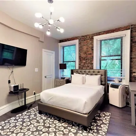 L 3-33 Stylish Private Studio In Boston!-3