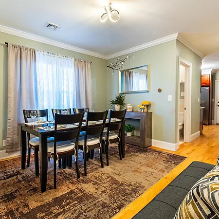 Renovated 4Br3Ba Escape - Near Public Transportation-3