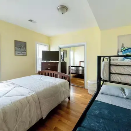 Vibrant 4Br Boston Apt - Balcony, Bathtub, Tv Near I-95 & Pet Friendly 903-3